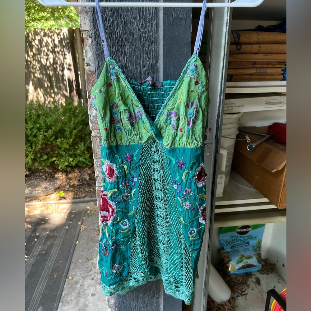 Deep green early 00’s triangle top